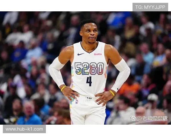 威斯布鲁克改变打法：减少强突转为高效无球策应